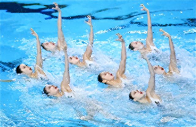 体坛最大败类！卷跑44亿现金逃亡美国，如今买飞机住别墅生活奢靡