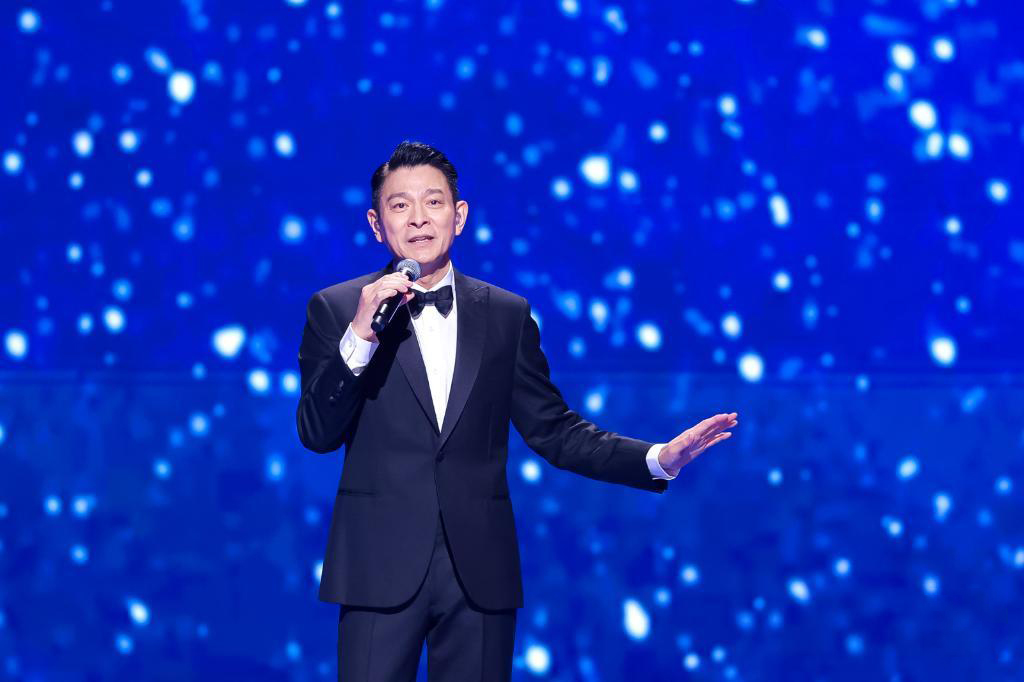 成龙,刘德华,李克勤,古巨基等,一开口就惊艳四座,《万里长城永不倒》