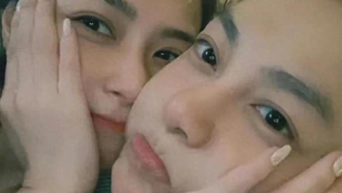 42岁阿娇疑深夜官宣！卡点晒与皇莆亲密贴脸合影，两人的举止引热议