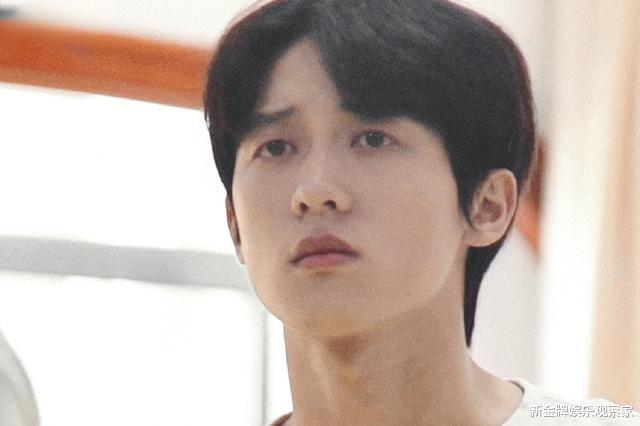 侯雯元一秒耍帅八百遍，肌肉随便秀，不愧是中国宝宝自己的ken？