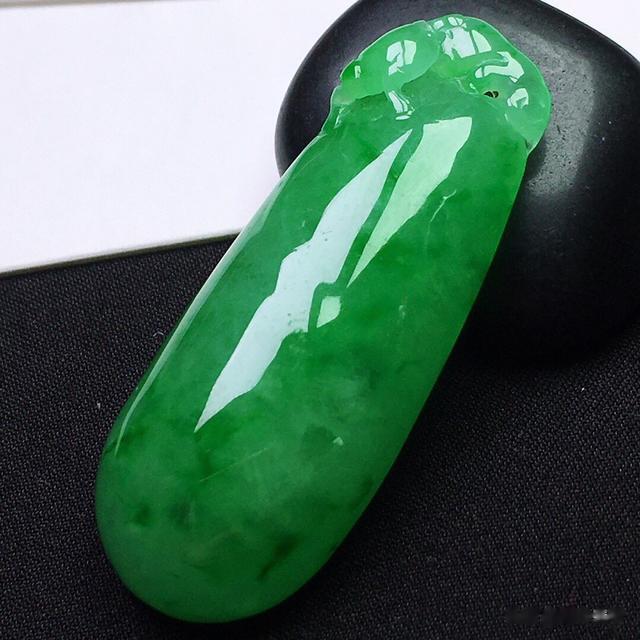 翡翠|价值5亿6千万的翡翠长城,除了种水好以外,色也很辣