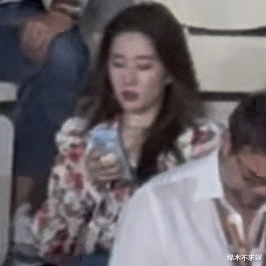 阿布扎比大赛大咖如云，刘亦菲凹造型秀身材，奚梦瑶夫妇秀恩爱