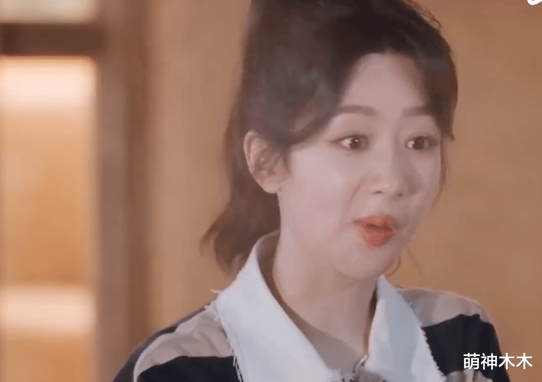 杨紫综艺上线暴露状态，法令纹夸张下巴变尖，网友吐槽医美后遗症