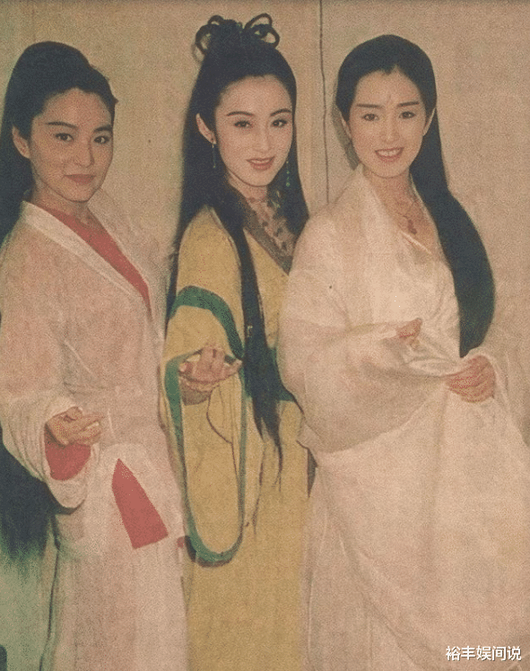 张敏携男友与友人聚会!开怀大笑无女神范,颜值变化大让人不敢认