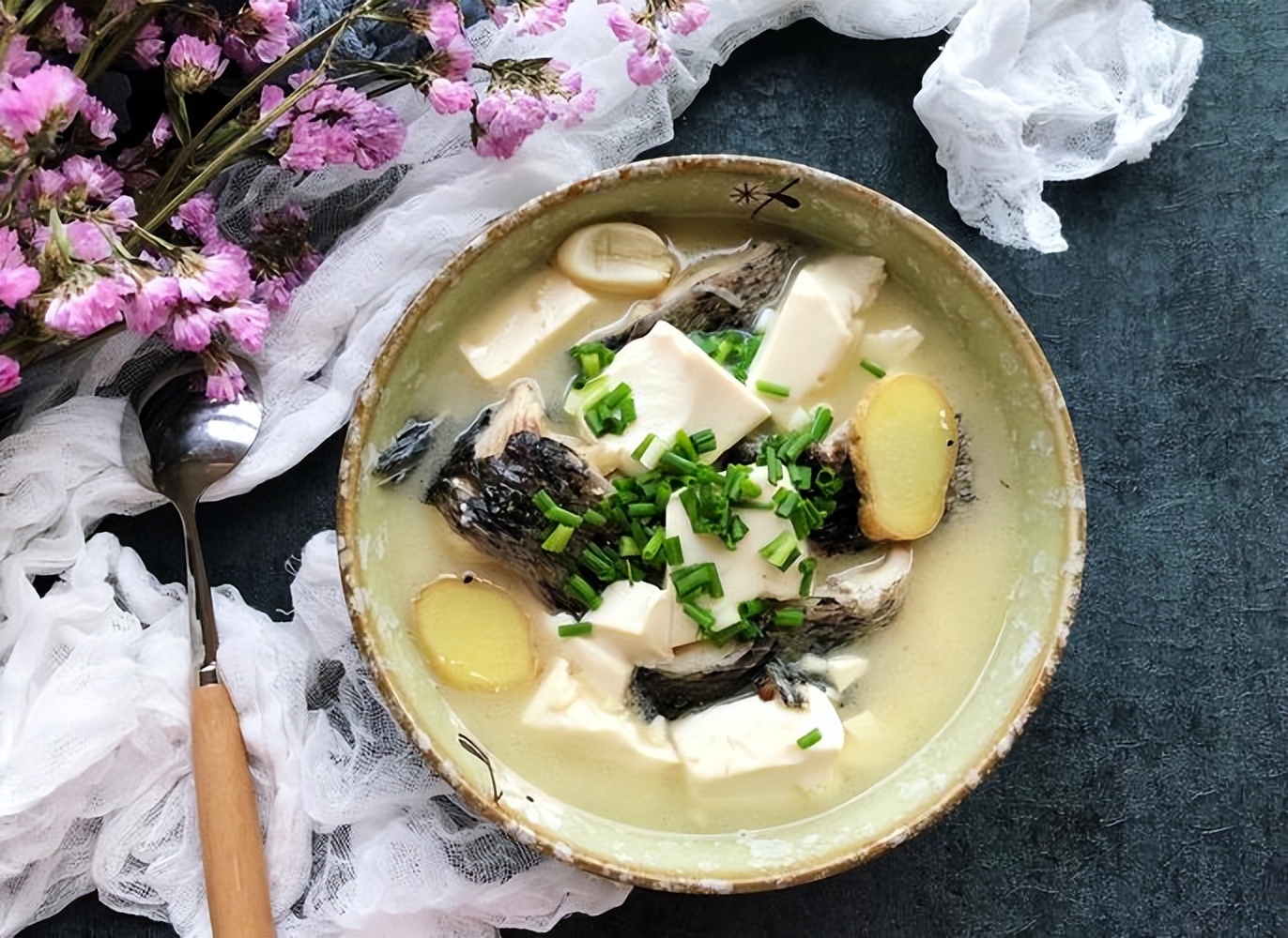 鲤鱼|“秋风起,鱼儿肥”,秋季常吃这5种鱼,滋补润燥,鲜嫩又肥美