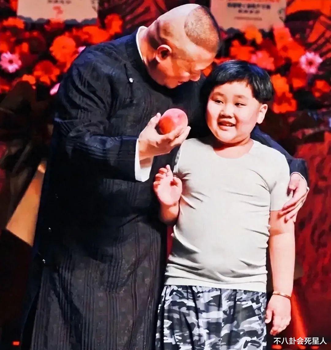 这3位和继母关系亲密的星二代,背后各有各的心酸