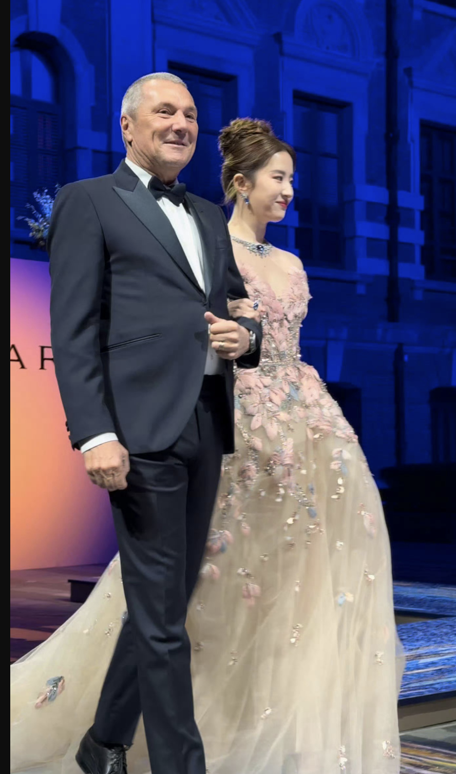 刘亦菲公主造型「惊为天人」,别人「强捧不红」,她演一部爆一部