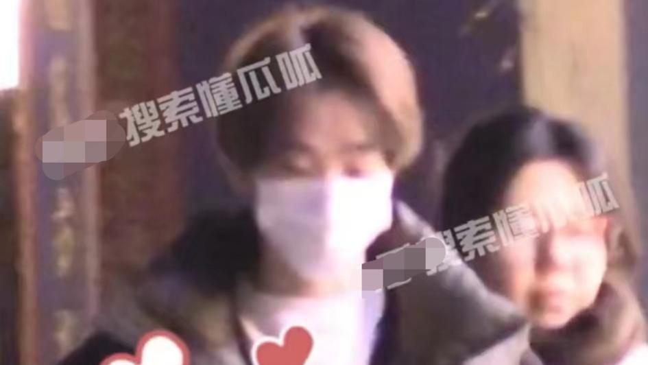 连淮伟|知名男星与经纪人恋情曝光！深夜带女友直奔酒店，同上楼关系暧昧