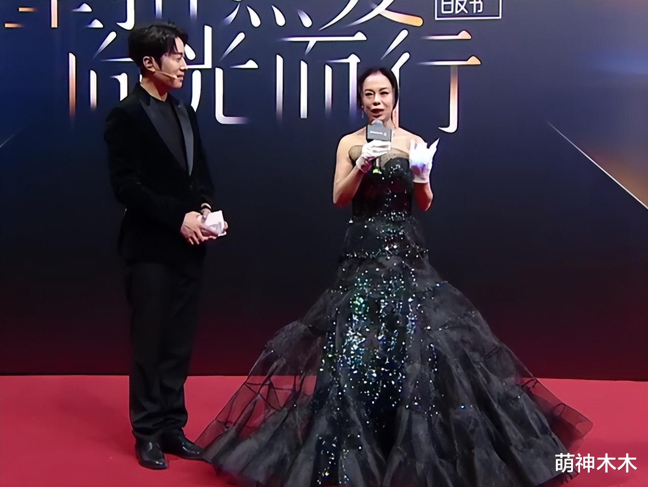 白皮书盛典镜头好真实:黄晓明发福,吴昕脸僵,魏大勋抬头纹抢镜