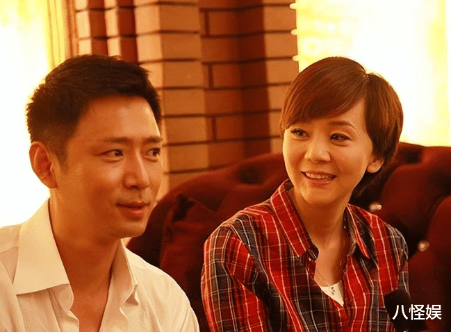 高鑫妻女北京游玩,坐高铁二等座还挤地铁接地气,嘉宝高温天穿外套