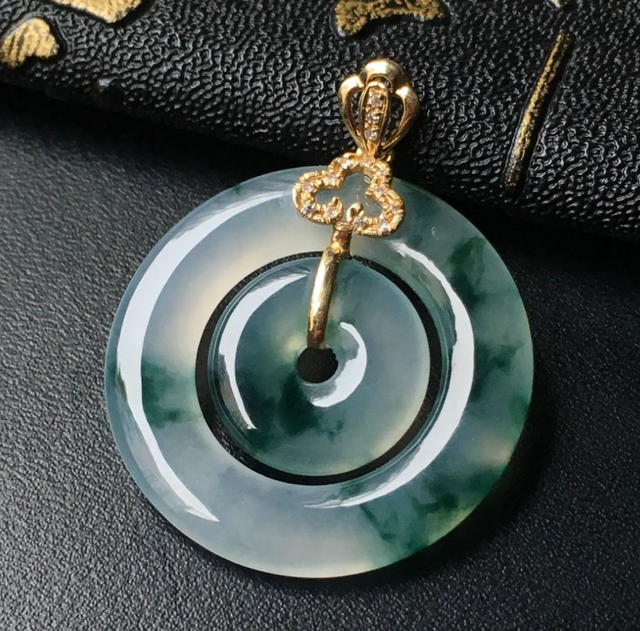 翡翠|十方和气精神爽,四海同心道眼明!翡翠同心扣有哪些寓意?