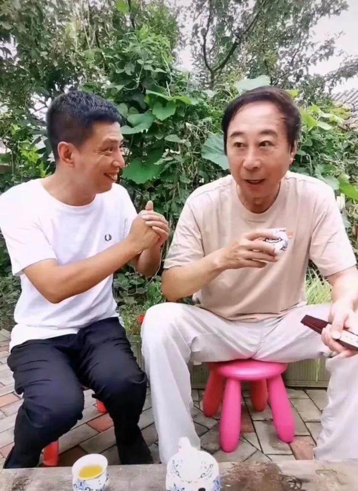 国难当头却一毛不拔的6位明星,个个国内捞金国外花,看看都有谁