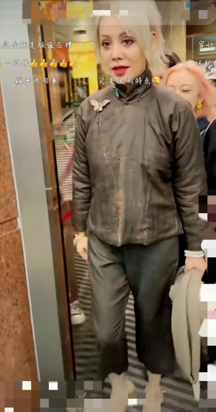 51岁宁静出行造型“大翻车”,一身高定香云纱,穿出“乞丐”感觉