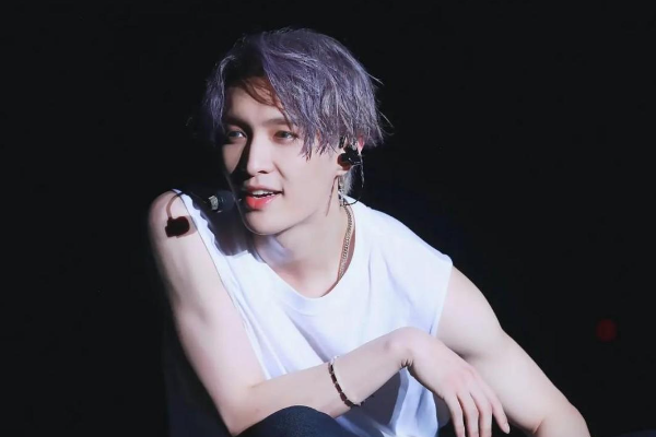 有关张艺兴微博被禁，揭秘非法事件，内娱圈首次亮起红灯