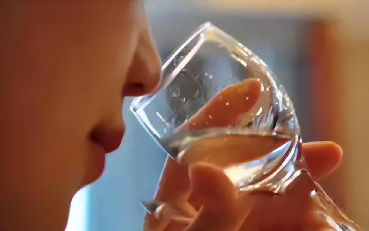 饮品|一位酒厂工人的肺腑之言:只需一点茶叶水,白酒好坏立马一目了然