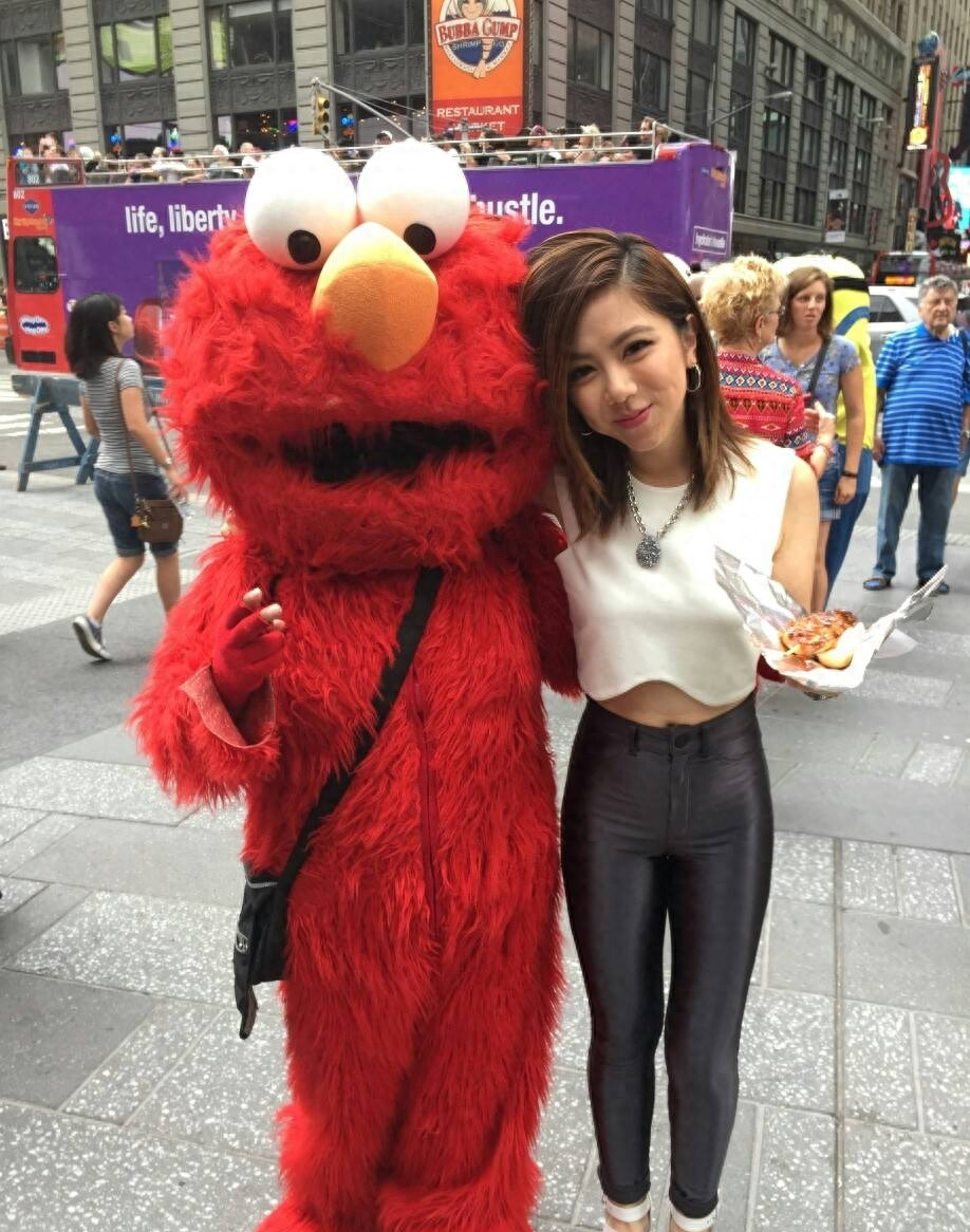 邓紫棋，还是一如既往的漂亮，与造型师男友感情稳定，疑似同居