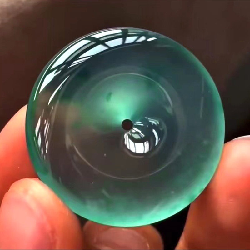 玻璃种翡翠,透明如水,你能读懂这份清凉吗?