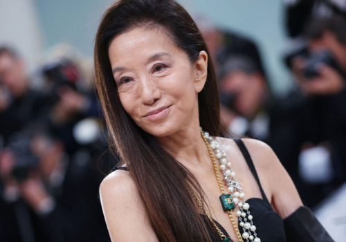 邓文迪|73岁的王薇薇，身材凹凸有致，与54岁的邓文迪年龄相仿