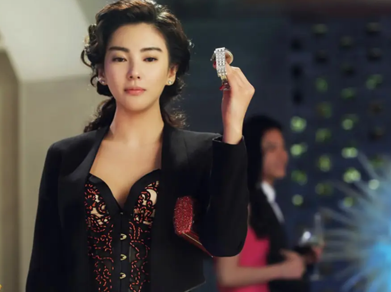 张雨绮|张雨绮成为御姐的代名词,美貌与霸气同在,不做花瓶用演技正名