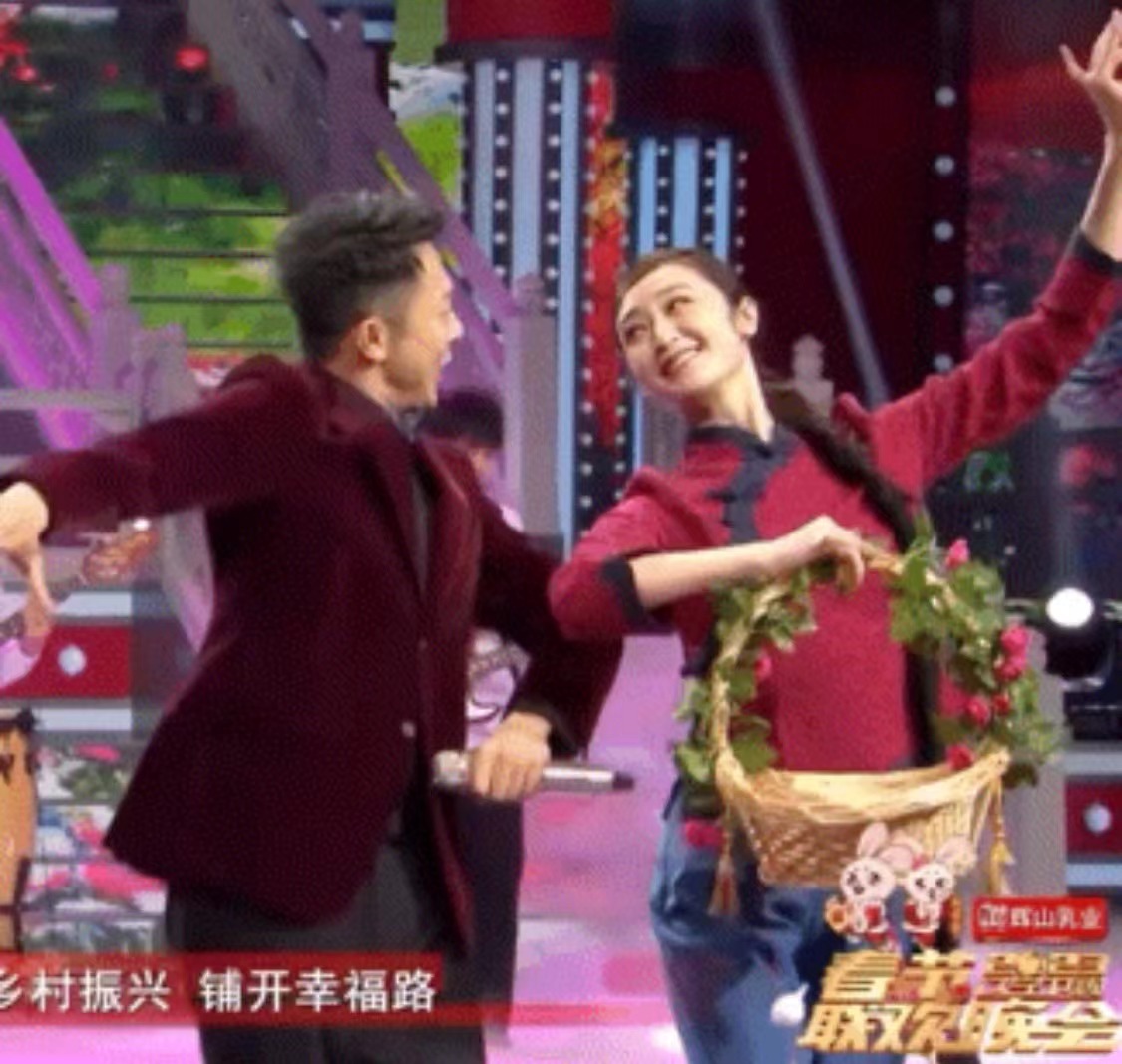 印小天|辽宁春晚印小天出彩！带偏搭档同跳印式舞蹈，眼神互动爆笑全场