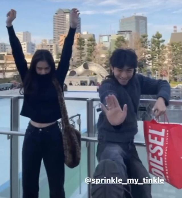 伊能静|伊能静儿子被曝恋情！穿男装搂女友宣示主权，女方是“小王祖贤”！