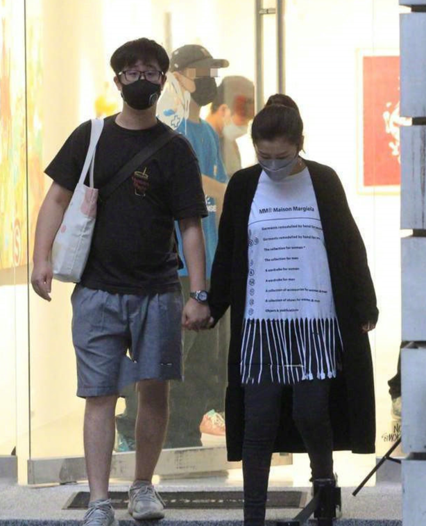 Selina|任家萱小7岁男友正面照曝光！对方称她伤疤像鱼鳞，暂不考虑结婚