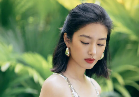 芳华|《芳华》三位女主角,走出了三条不同的人生