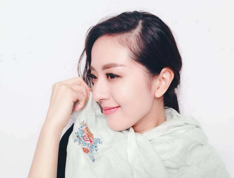 唐诗咏|情路坎坷，事业一路高歌，多年的绿叶终熬成TVB小花旦