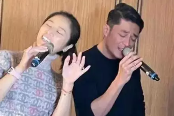 林心如|网传林心如怀孕,打球时肚子凸起,被嘲高龄生子