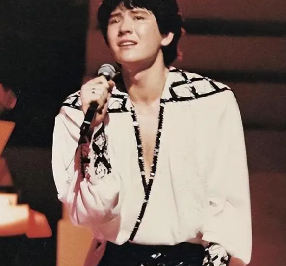 一起走进前卫狂热的初代偶像——费翔