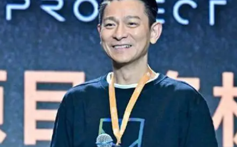 岁月无法打败的明星:刘德华与沈腾,职业态度决定谁更胜一筹?