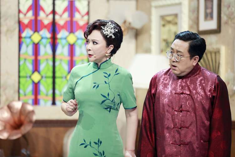 郭德纲对蔡明毕恭毕敬,称她为姑姑,蔡明在相声界地位到底多高?