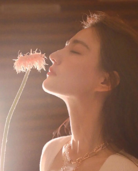 王佳宇|高颜值美女徐璐，从小美到大，温柔平易近人