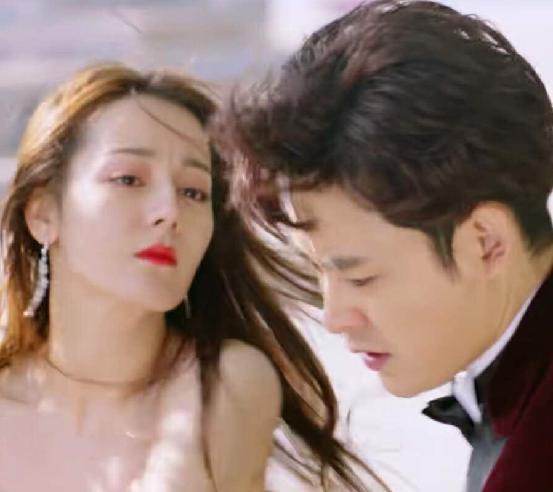 有一种“反噬”，叫做迪丽热巴与黄景瑜的感情，在一起四年后，终于有结果了。