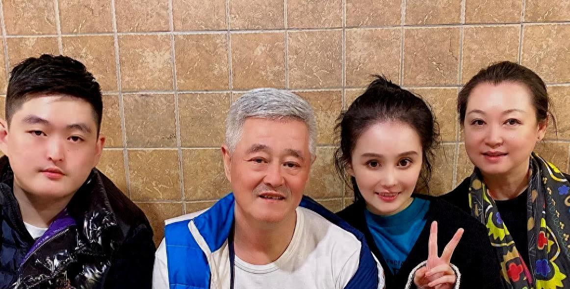 赵本山老婆痛哭,女儿病态整容花30万修鼻子,3年时间已经面目全非