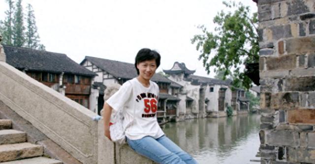著名主持人魏笑:新婚24小时离世,丈夫至今未娶,父亲仍在怀念她