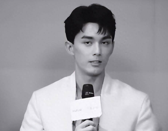 吴磊疑似谈恋爱了!自曝对现状很满意:和爱人家人在一起很幸福