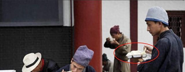 揭秘20万群演不为人知的一面：美女泛滥、懒汉遍地，裸替一天8000