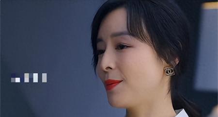 事实证明，被“导演太太团封杀”的张静初，早已走上了另一条大道