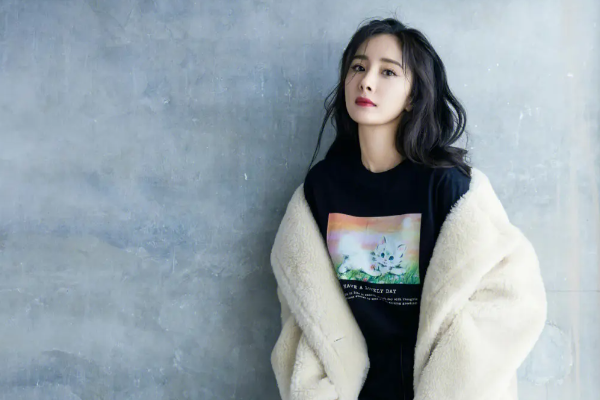 杨幂立新人设,疑似为了转型,但旧闻被扒出