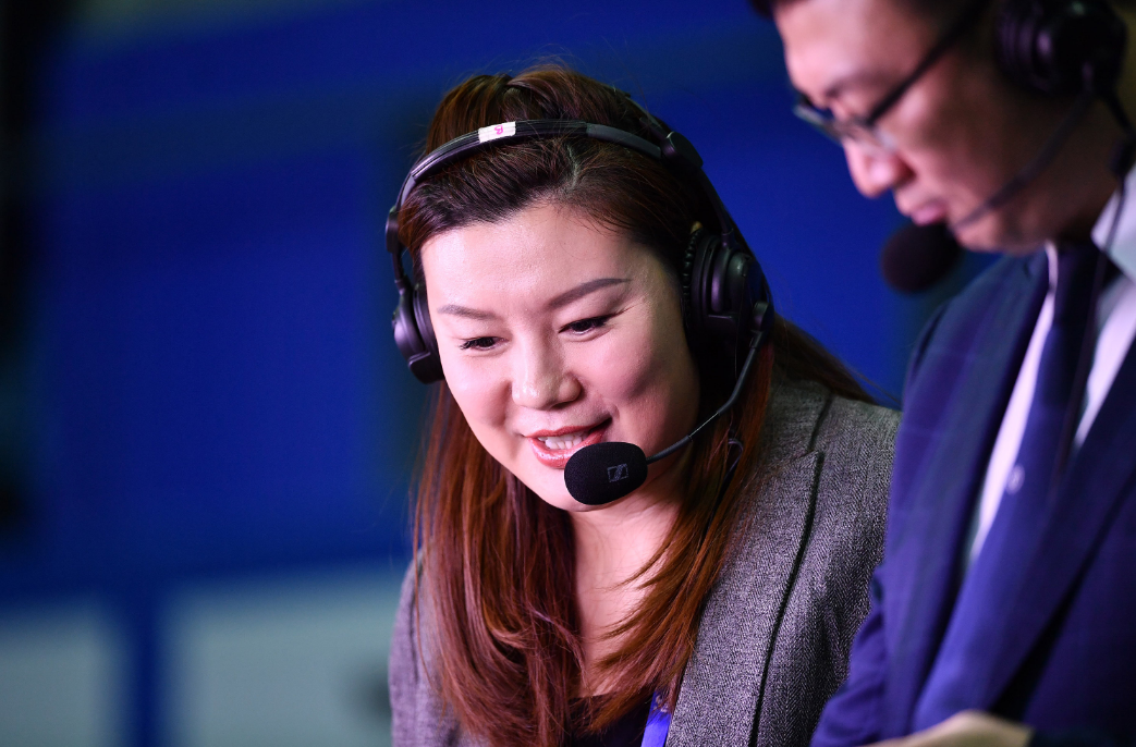 亚洲蝶泳皇后周雅菲,二婚嫁给丧妻的莫科,如今家庭美满 - 体育资讯(主