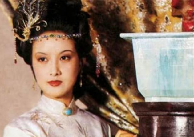 65岁邓婕前夫，离婚39年身家上亿，再谈邓婕直言：她自作自受