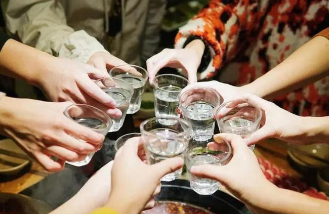参加职场饭局,需要掌握3种敬酒词,建议了解