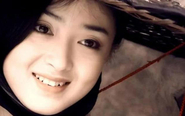 虎牙|半个娱乐圈都做牙，假牙成了潮流，“丑”的千奇百怪一笑就露馅