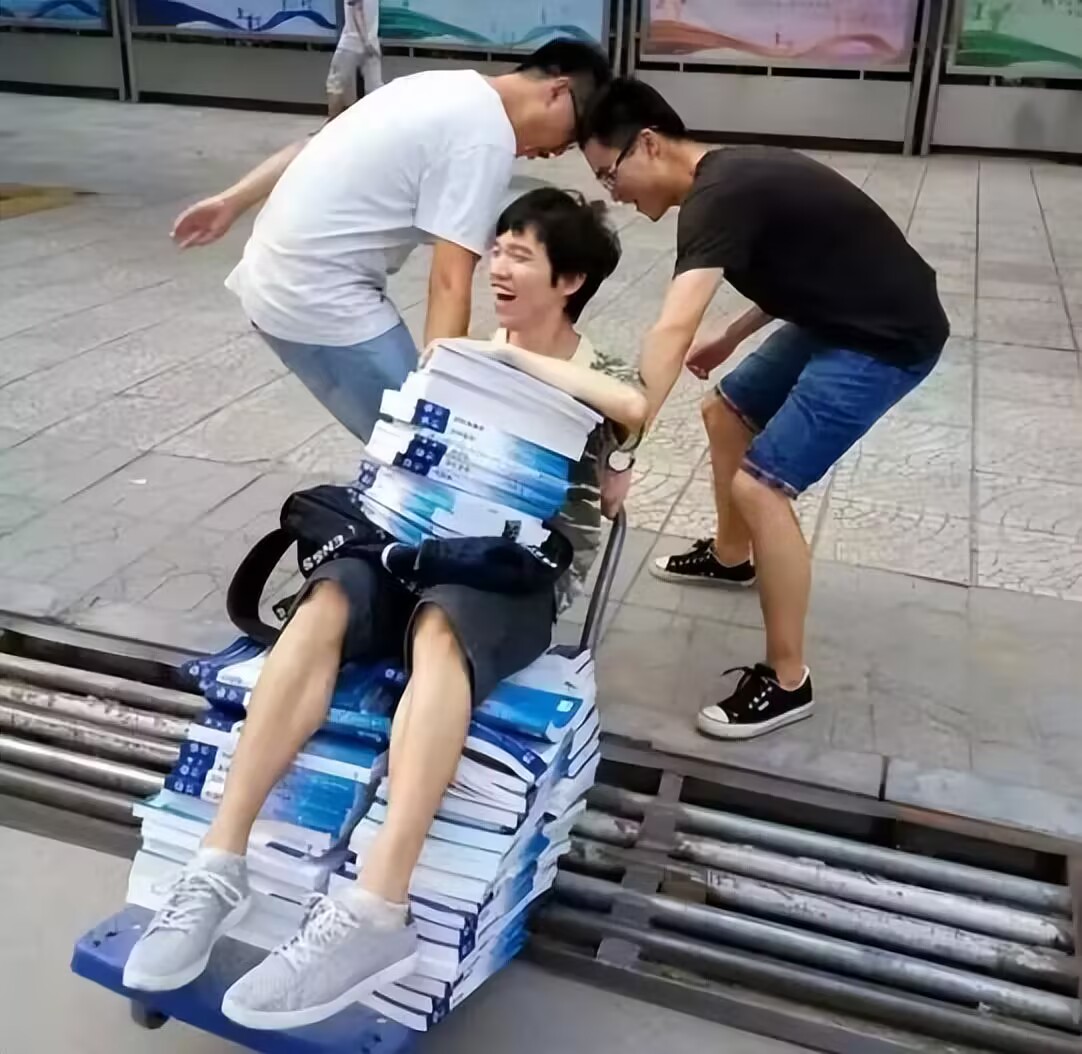 高昂|这些专业就读成本高昂,家长与学生需谨慎考虑