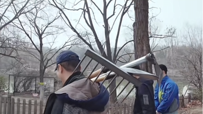 汪小菲|网友直呼作假:明星虚假种地作秀明显,孙俪近万元白鞋下泥地,王艳摘豆角不露手