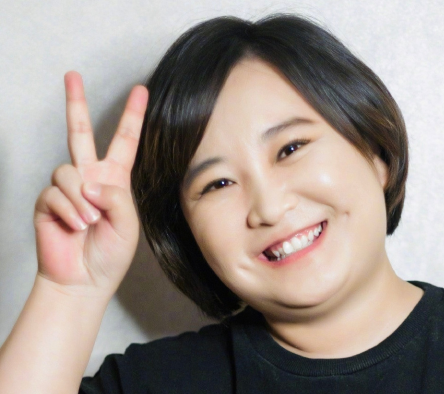 短发 贾玲整容式近照曝光：暴瘦数十斤后颜值好看，背后是心酸泪