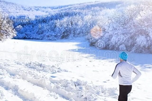 冬季如何防止皮肤干燥？医生建议，日常护肤技巧，拯救干燥肌肤