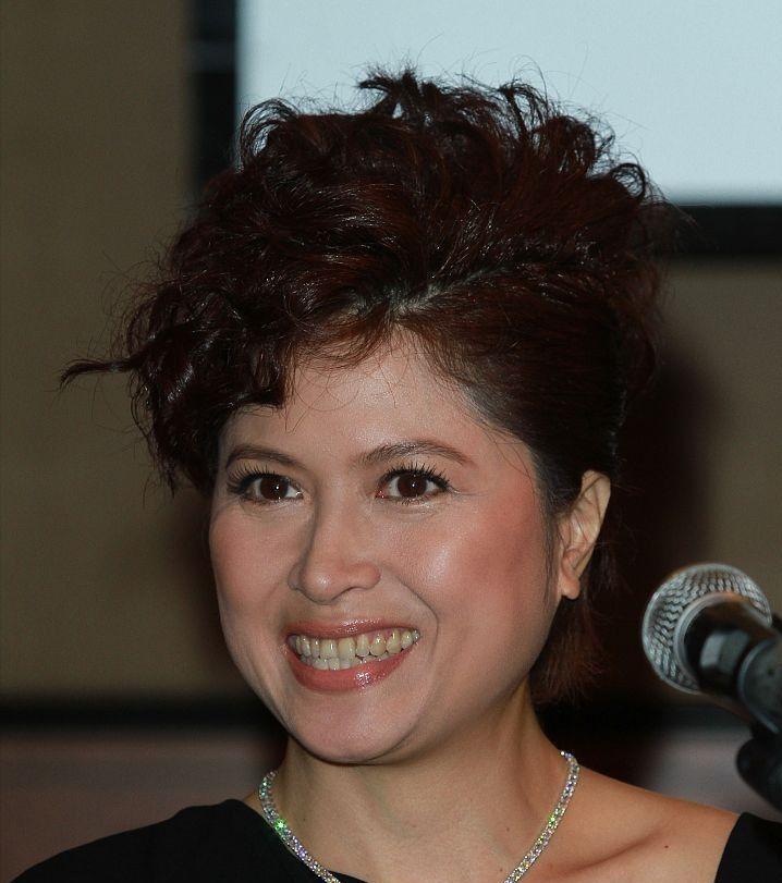 与郑伊健相守7年，被天后横刀夺爱，如今住上亿豪宅却过得凄凉