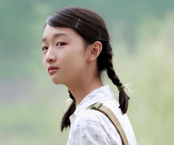 金鸡奖,周冬雨坐在“大佬”堆里,让网友都见到了她的“地位”